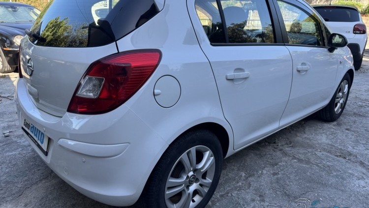 Opel Corsa GO 1.2 Esatronic